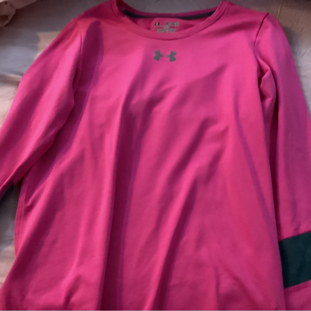 Under Armour comfy fitted shirt. (never worn)